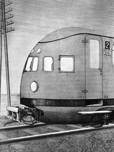 807525 Afbeelding van de kop van een diesel-electrisch treinstel DE 3 (serie 11-50) van de N.S.